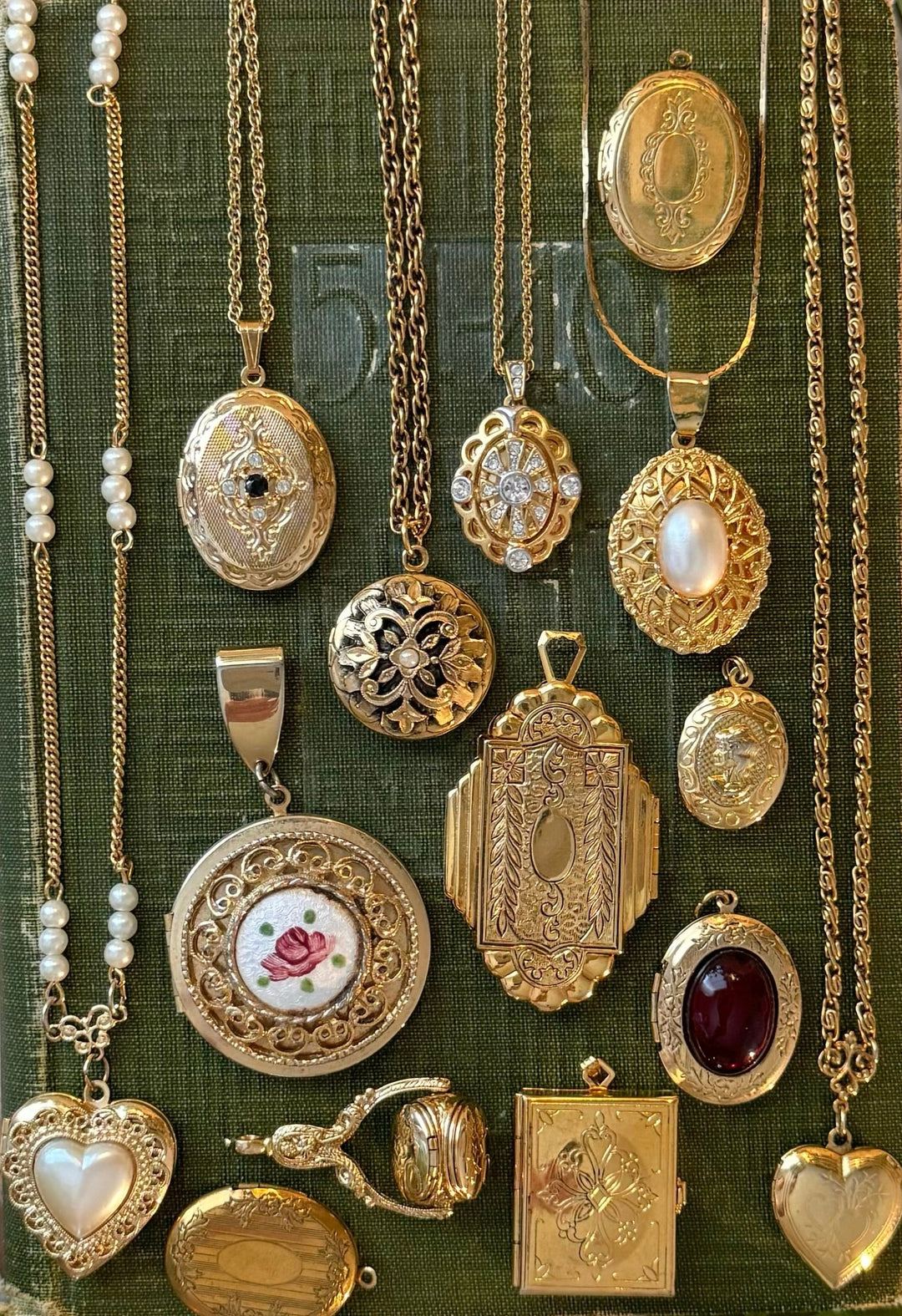 Charms, Lockets, & Pendants
