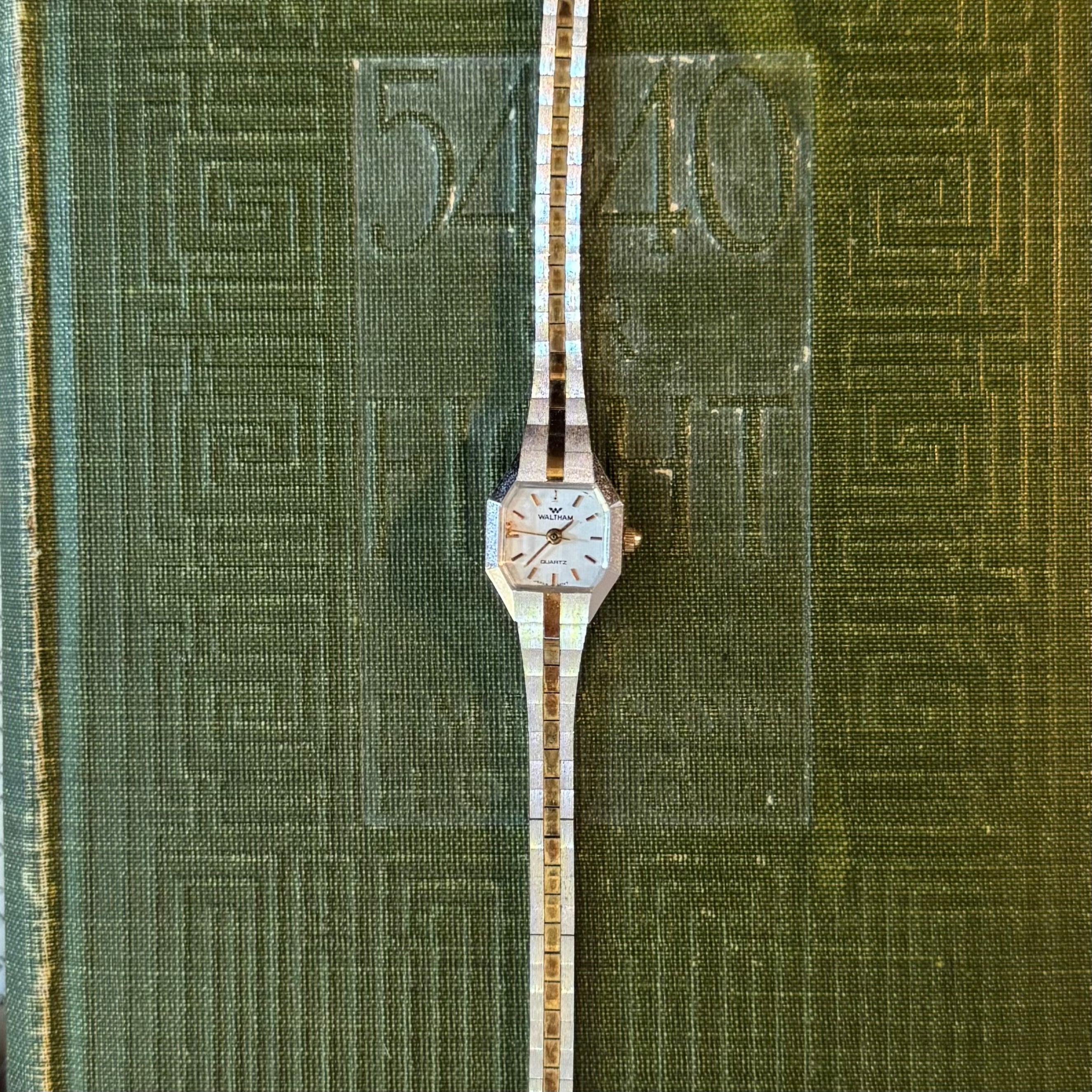 Two Tone Watch – bunbunoclock